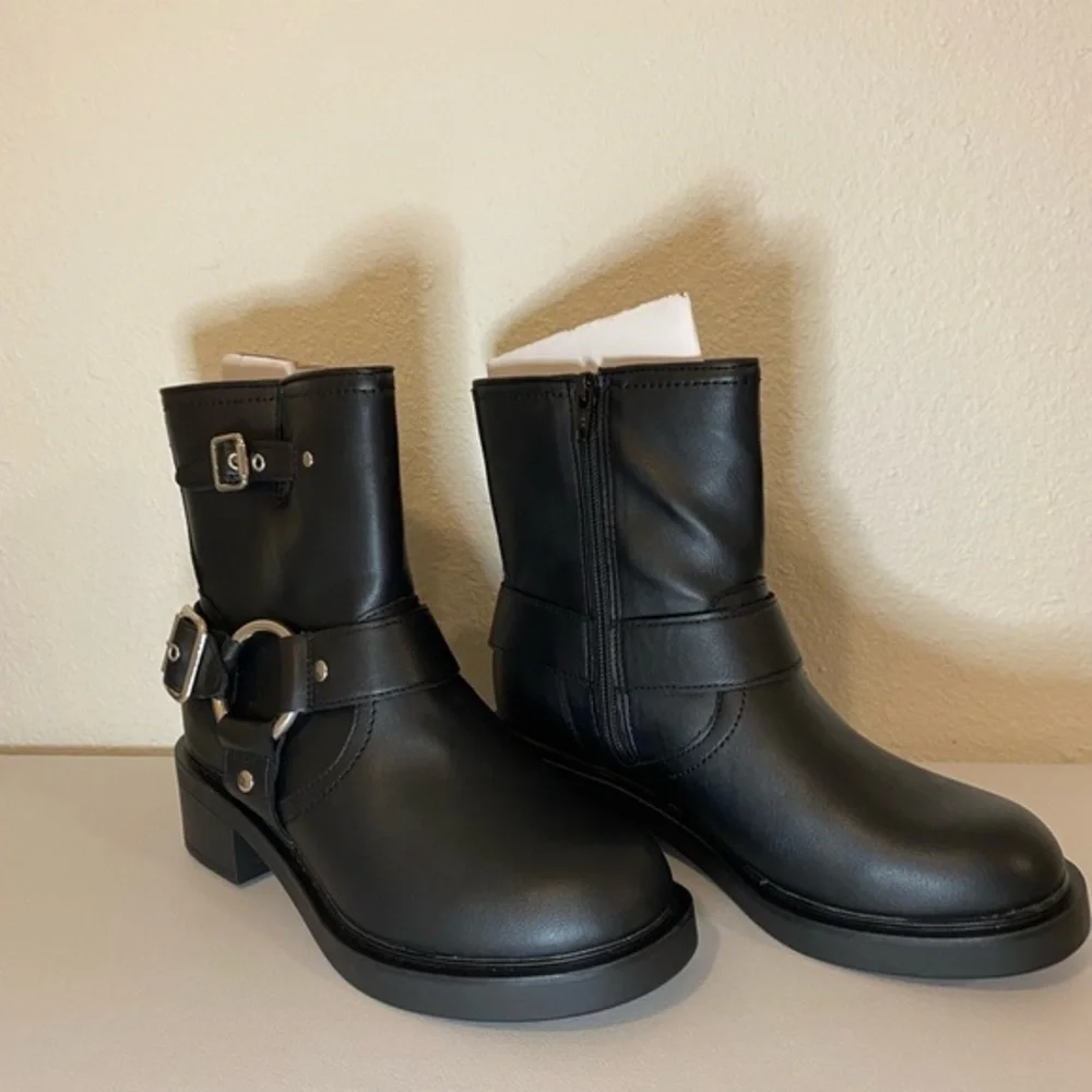 Universal Thread Black Ankle Boots
